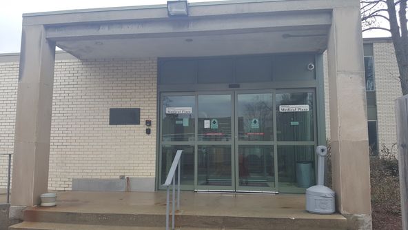 Waukegan Medical Plaza : 1616 Grand Ave. , Waukegan, IL 60085